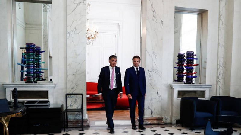 French Socialist Leader Faure Offers to Serve as Macron's Prime Minister